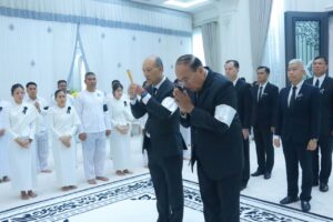 នាយឧត្តមសេនីយ៍ សៅ សុខា អញ្ជើញគោរពវិញ្ញាណក្ខន្ធអគ្គមហាឧបាសិកាពុទ្ធសាសនូបត្ថម្ភក៍ ផូ ភួង!