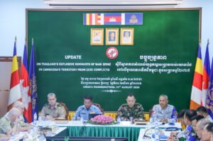 ក្រុមអ្នកសង្កេតការណ៍អាស៊ានប្រចាំព្រះរាជាណាចក្រកម្ពុជា (ASEAN Observer Team–Cambodia: AOT-KH) និងក្រុមអនុព័ន្ធយោធាបរទេសប្រចាំកម្ពុជា (Military Attaché Corps Phnom Penh: MACPP) ចូលរួមស្តាប់បទបង្ហាញរបស់ ឯកឧត្តម ហេង រតនា ប្រតិភូរាជរដ្ឋាភិបាល